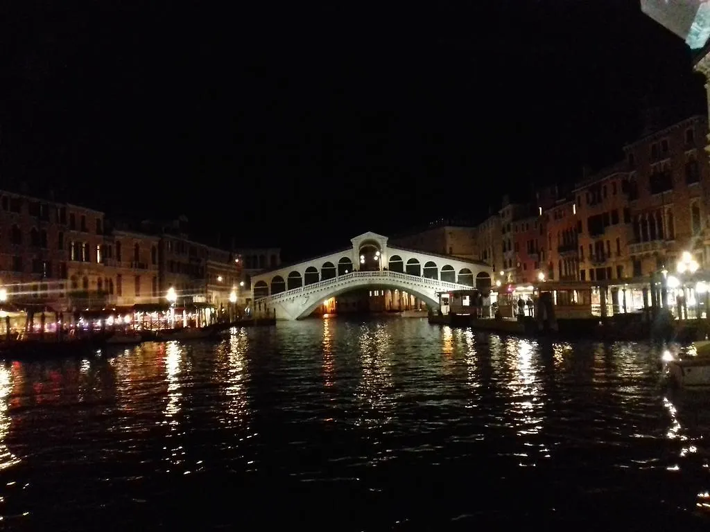 Ca' Delle Maschere Venecia 0*,  Italia